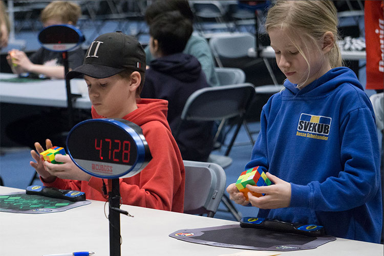 Speedcubing: Sporten där man tävlar i Rubik's kub